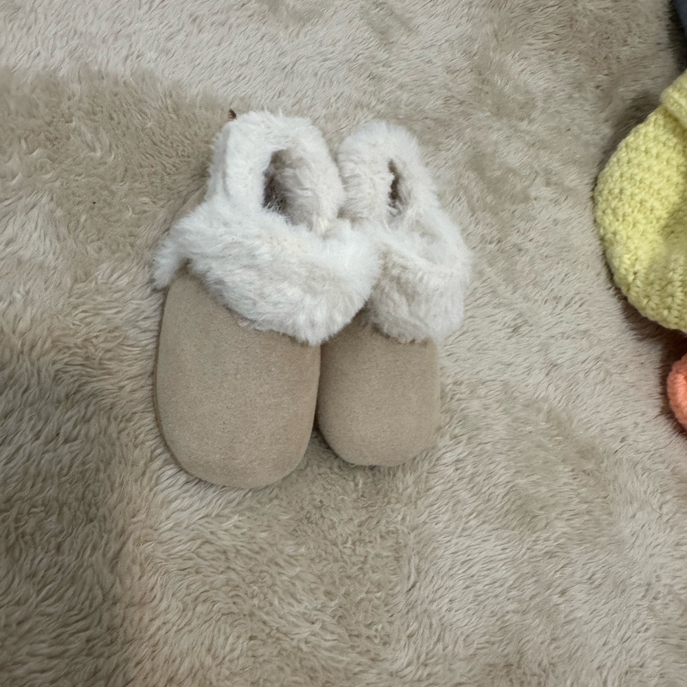 Old Navy Tan and White Cozy Slippers